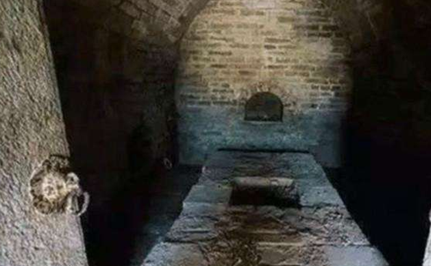 1959年永乐宫搬迁，“吕洞宾”之墓被找到，棺材内却发现一男一女