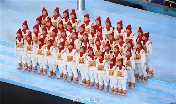 一起向未来！十佳设计师丁洁在鸟巢与孩子们“虎头虎脑”迎冬奥