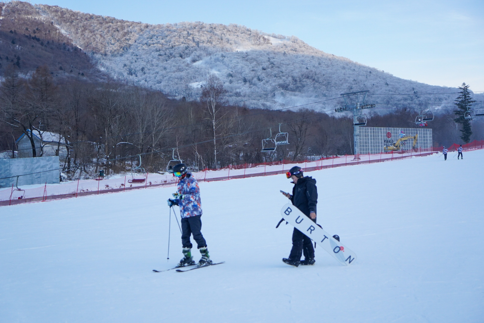 滑雪去哪里(全国最热门的4大滑雪场，不但高手如云，冰雪风光更壮美)