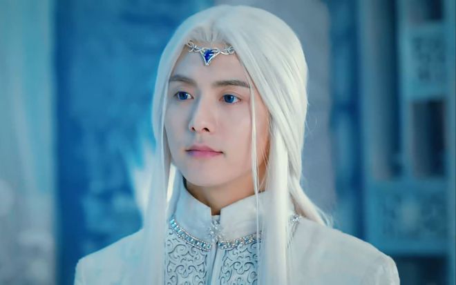 抹额造型别乱用，有人冷峻洒脱，有人呆萌可爱，关键还得脸型扛