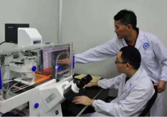 2004年山东高考状元，考得749分，差一分满分，后来在做什么呢？