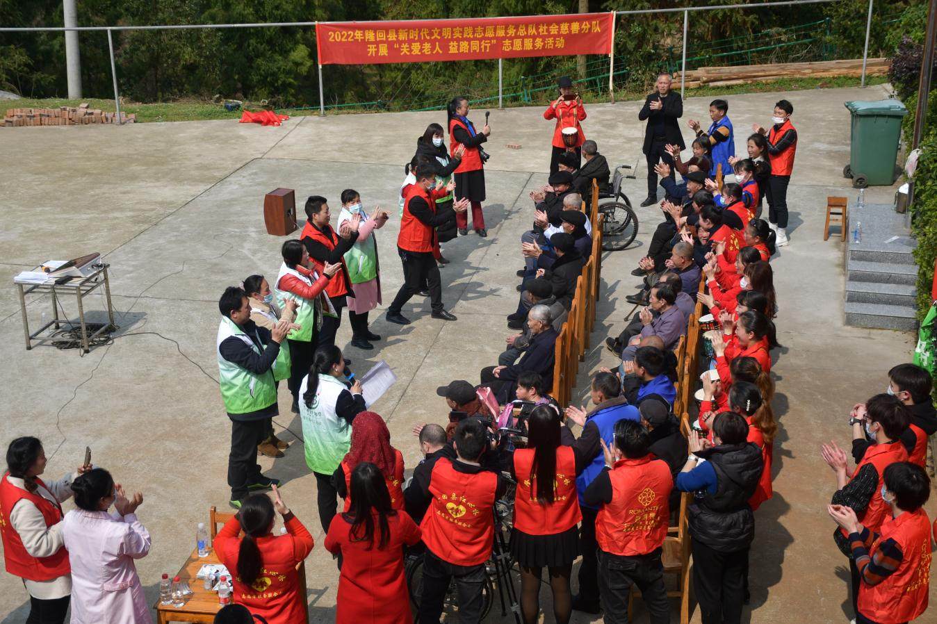 隆回民政：回答雷锋之问“一老一小”沐春风