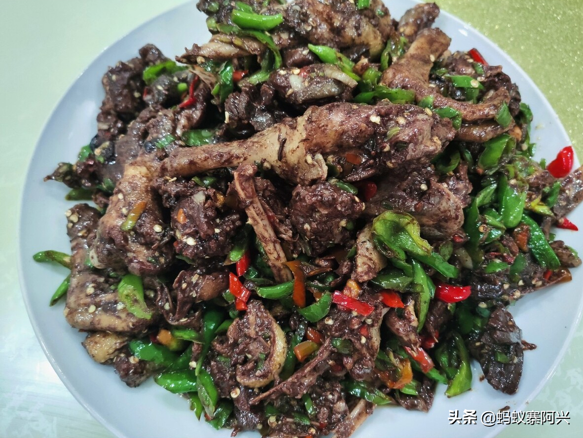 湖南最出名的10道菜，你吃过几种？其中剁椒鱼头已经名声在外了