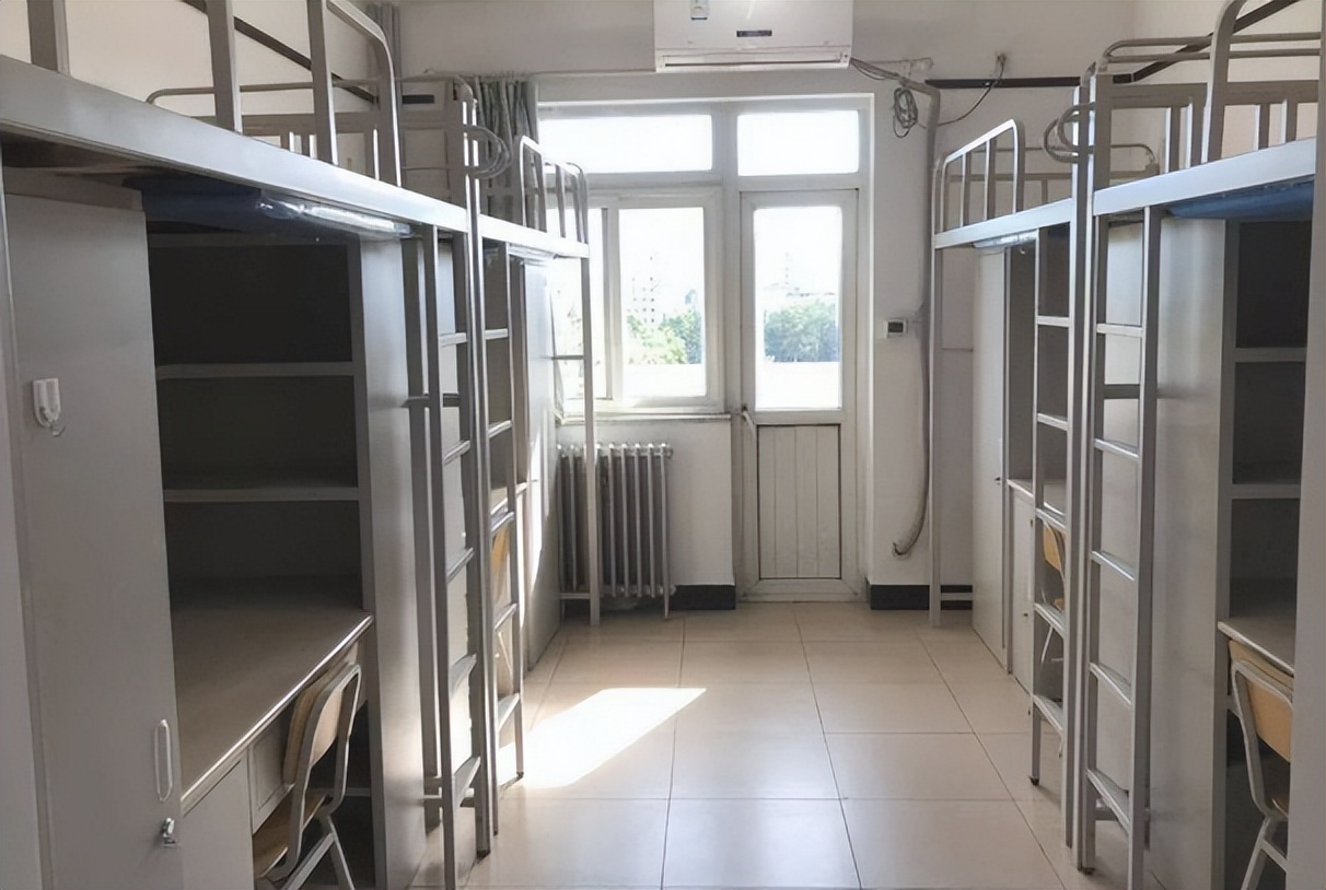 国内大学宿舍都长啥样？厦大不愧为“海景房”，吹着晚风看星星