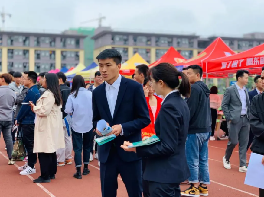 南京大学博士面试被拒11次，用人单位给出真实理由，既现实又扎心