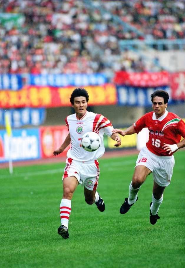 李明世界杯进球(被米卢弃用无缘世界杯,多方弈的牺牲品,中国最强右