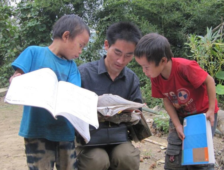 19岁背“疯母”千里求学，贵州第一孝子刘秀祥，后来成了副书记