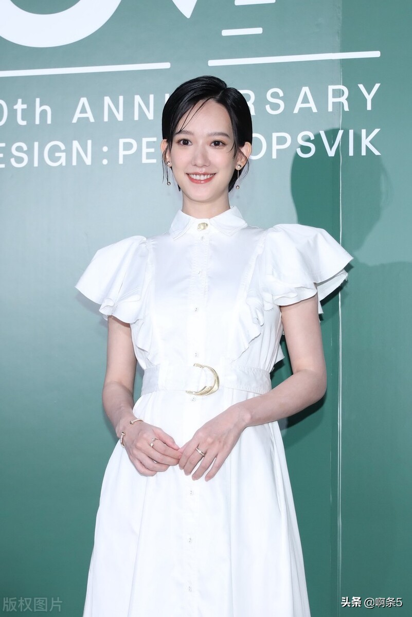 孟耿如挺有气质的