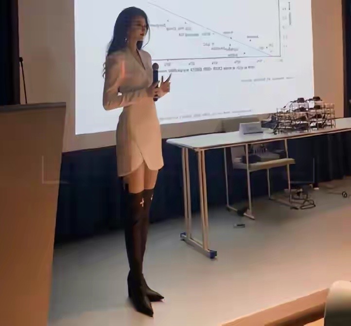 上海美女老师走红，师媛再惹争议！漂亮点怎么了？这次我站老师