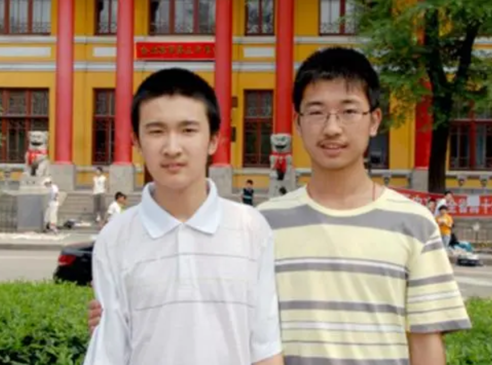 2009年王百洋获九省状元，被北大录取，立誓报效祖国，他做到了吗