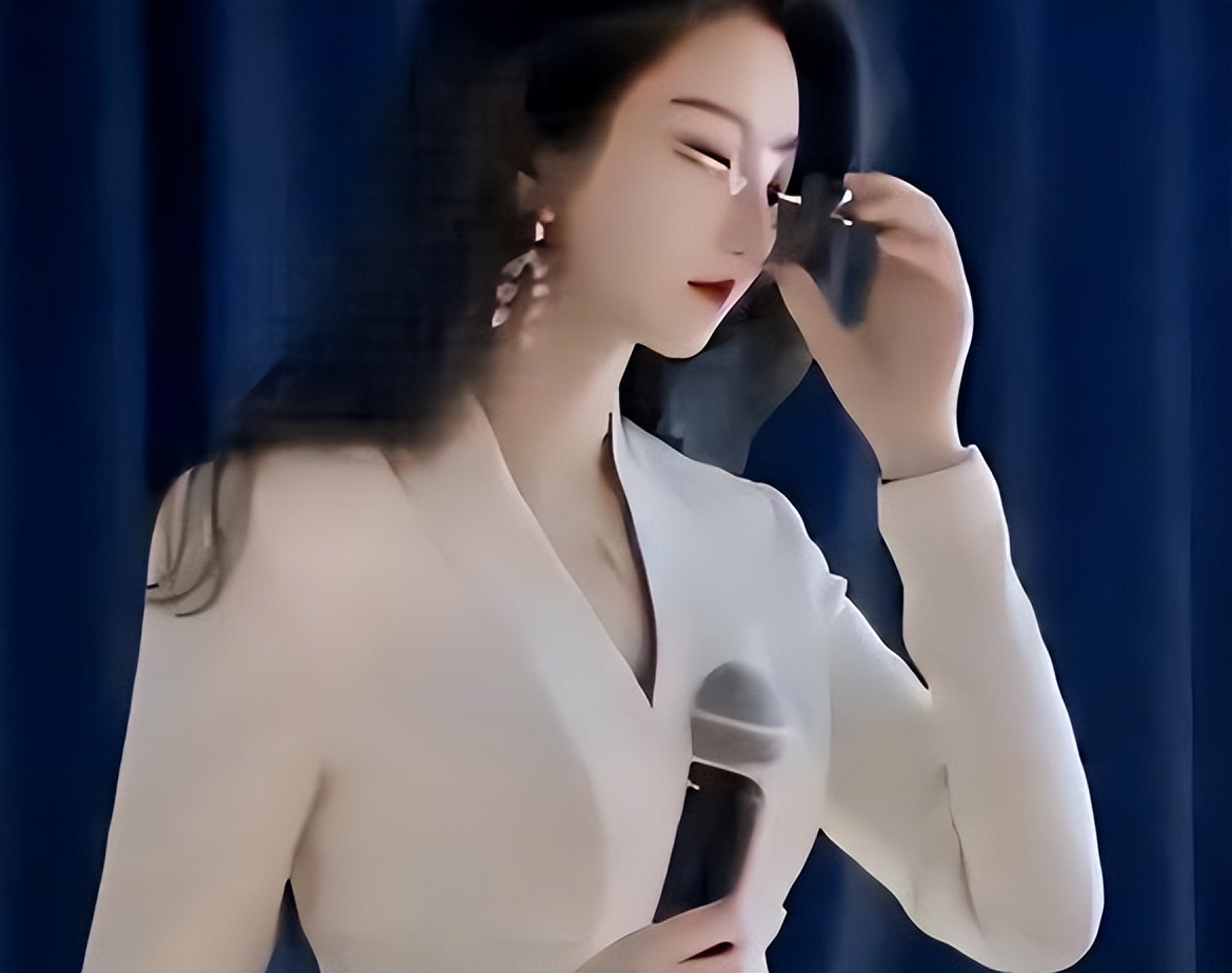 上海一高校女教师火了，五官精致着装时尚，男生女生抢着上课