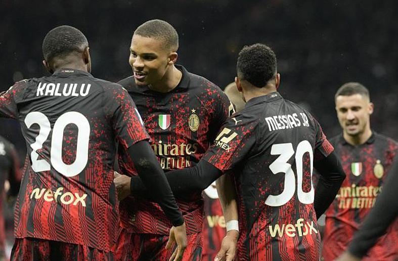 一夜综述：大巴黎3-0，梅西1射2传，米兰2-0，巴萨0-1，曼联夺冠
