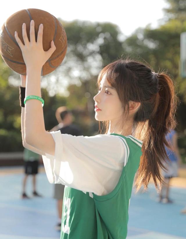 女生的气质是可以培养的，做到这几方面，你就是气质女神