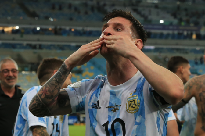 浅析阿根廷前锋的三大优势(恭喜梅西！阿根廷队又发现世界级前锋，球风酷似劳塔罗，勇猛无畏)