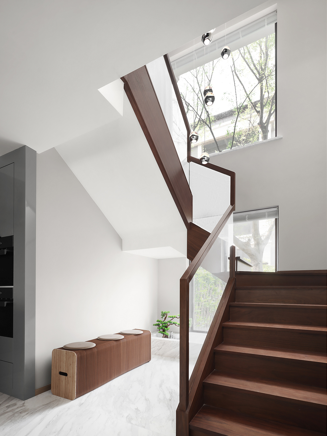 上下打通的重新解构之家，两套大平层打造老少皆宜的现代风装修