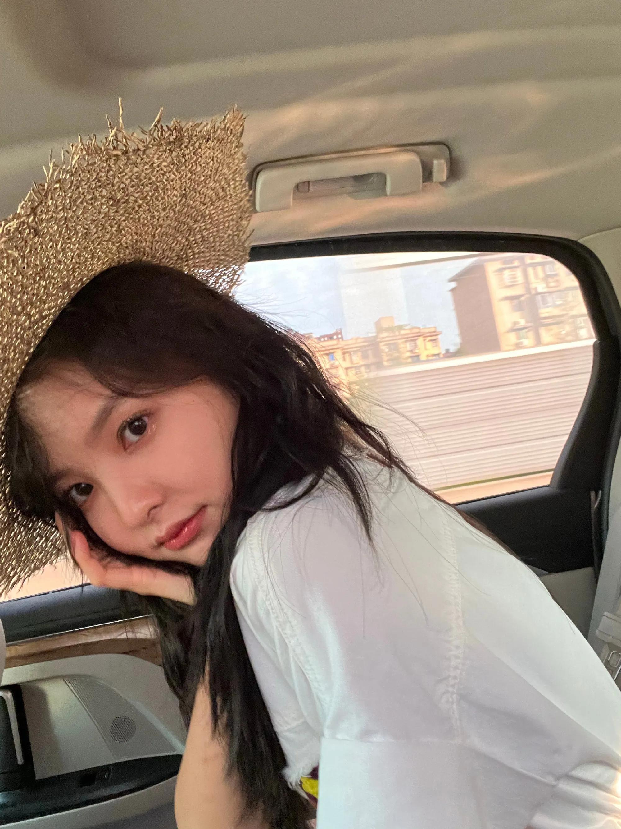 章若楠最新自拍照好漂亮