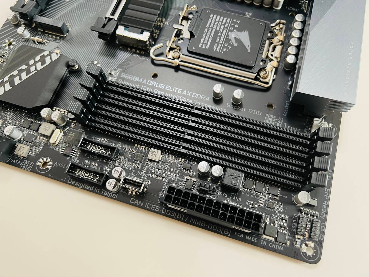 技嘉小雕B660M电竞主板开箱，供电出众散热强