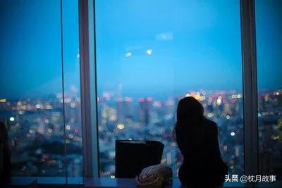 句子库‖星河滚烫，你是人间理想。皓月当空，你是人间曙光