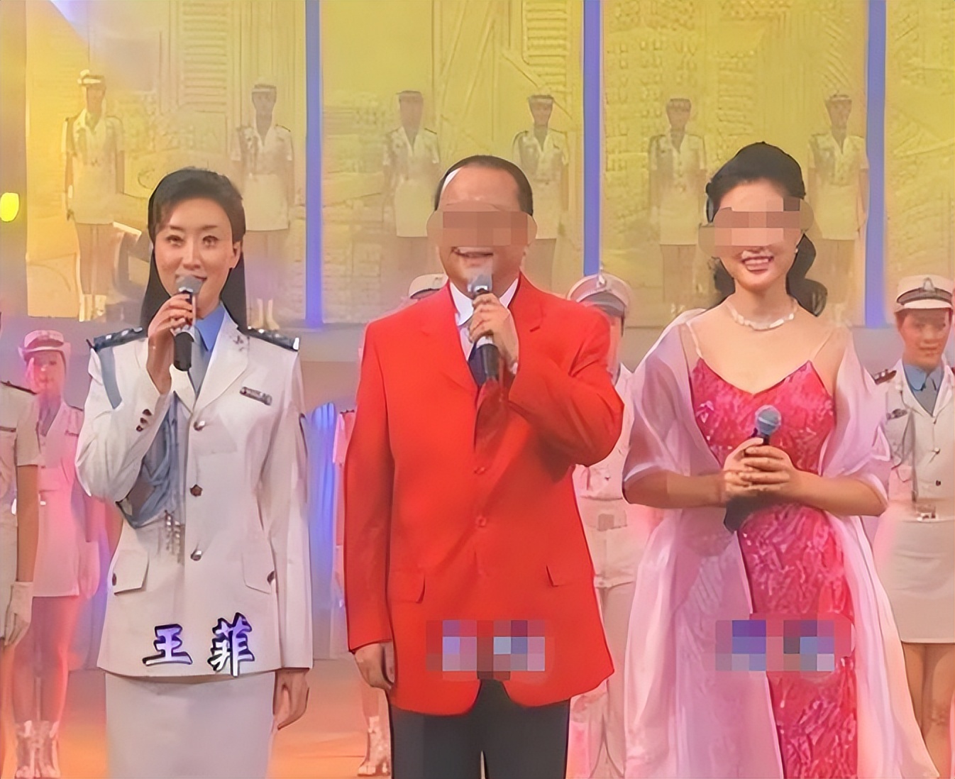 "貌美警花"王菲私吞上亿,升官自愿成公众玩物,与男友双双落网