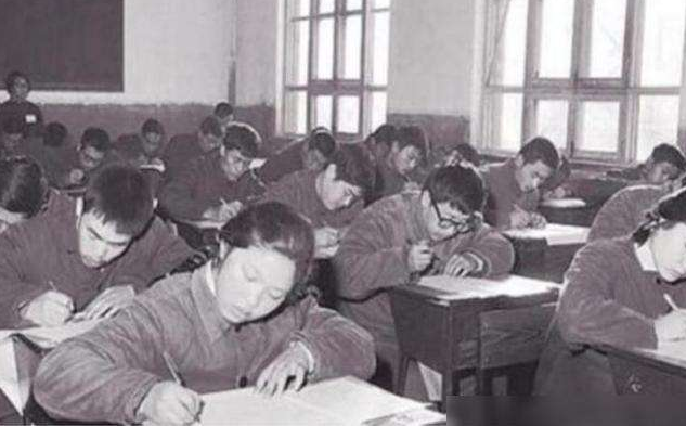 40多年前的高考试卷曝光，题目能有多简单？高三学生直言能考满分