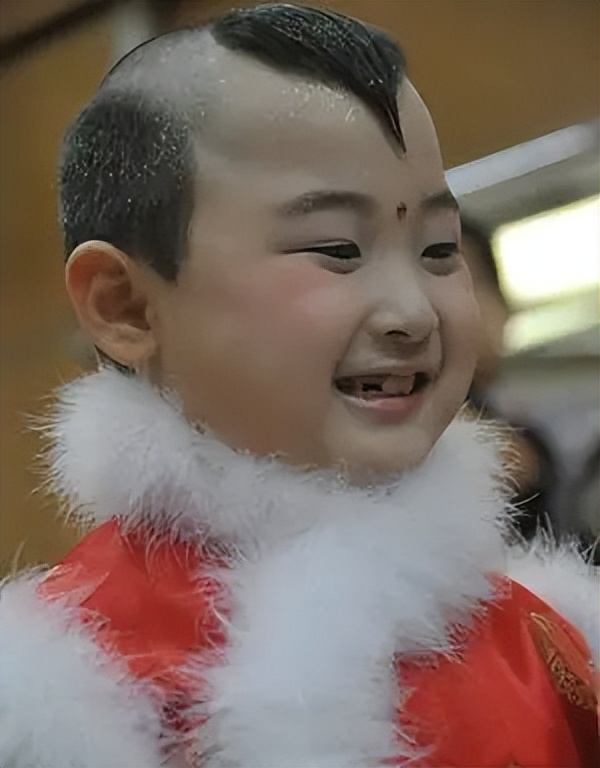 盘点那些被资本毁掉的童星，年纪轻轻身患绝症，还被注射抑制针