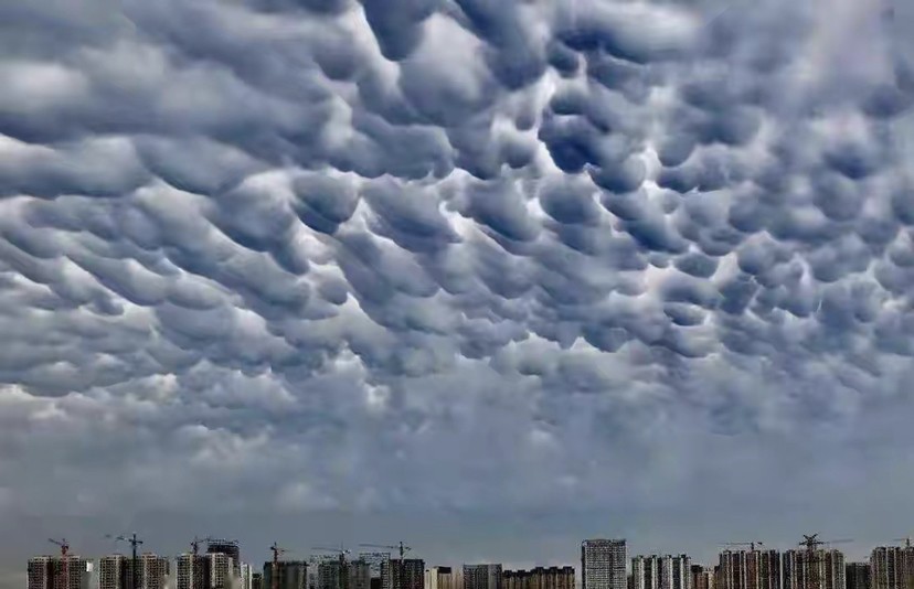 世界上最诡异的云（网友直呼看着难受）-第7张图片