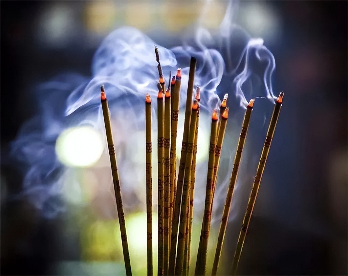 烧香为何一定是三根?每根分别代表什么?传统文化我们不得不知