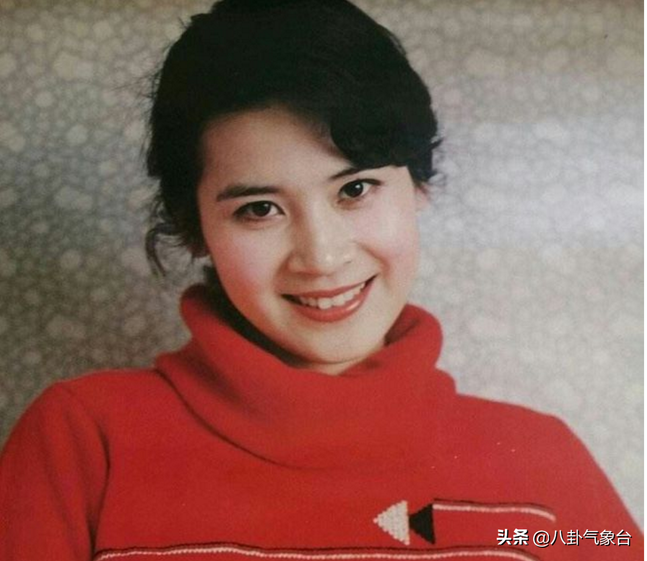 “气质美人”肖雄，将一生奉献给演艺事业，单身30年不后悔