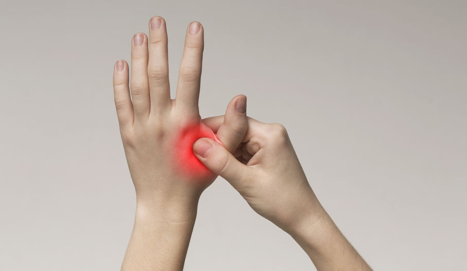 患有颈椎病后，除了治疗，经常按摩这5个穴位，也能缓解不适