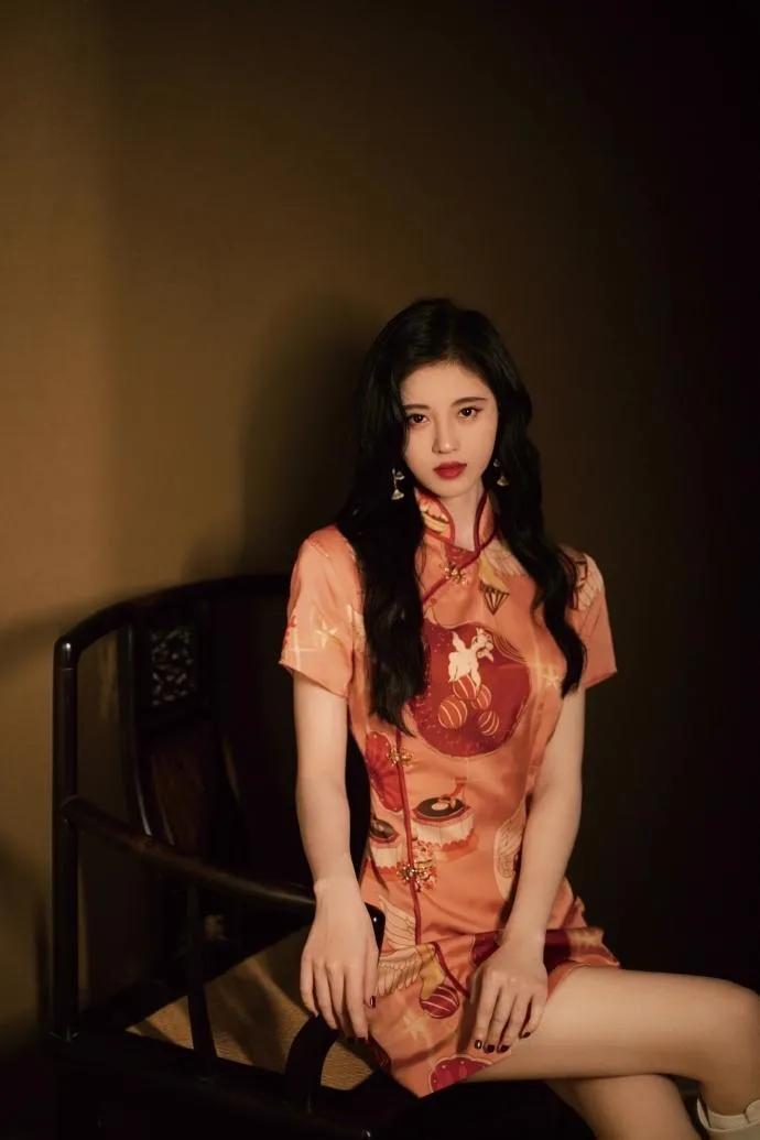 鞠婧祎还是古装妆扮最好看，这次选对了