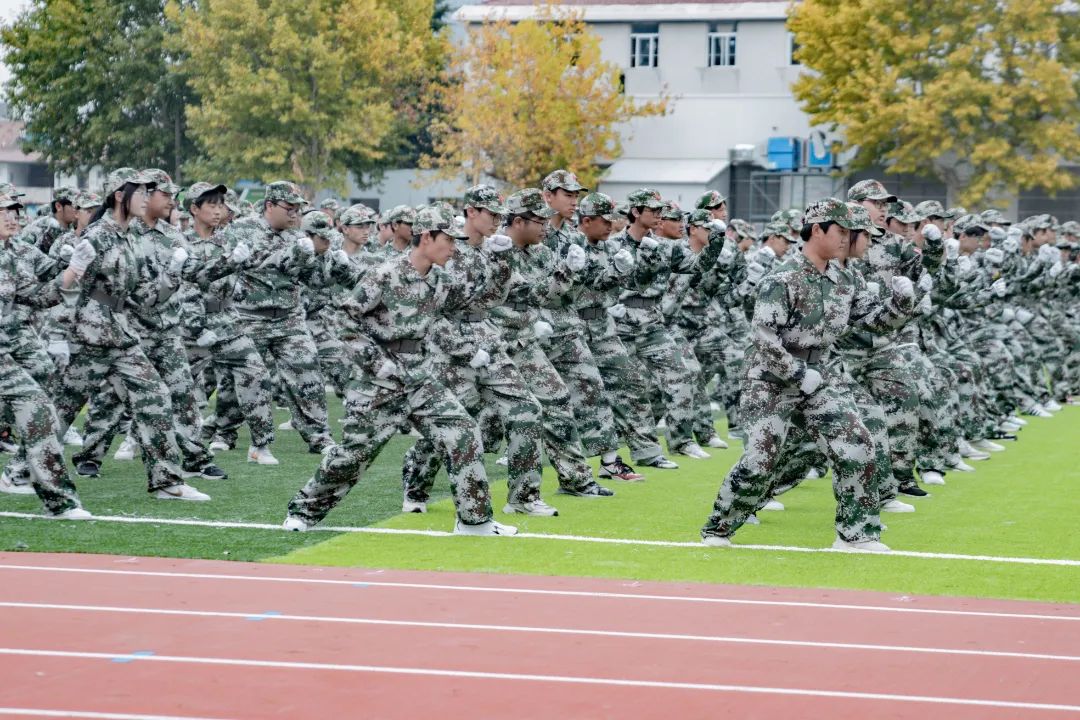 南京浦口中等專業學校：高標準接受檢閱！軍訓結營震撼來襲