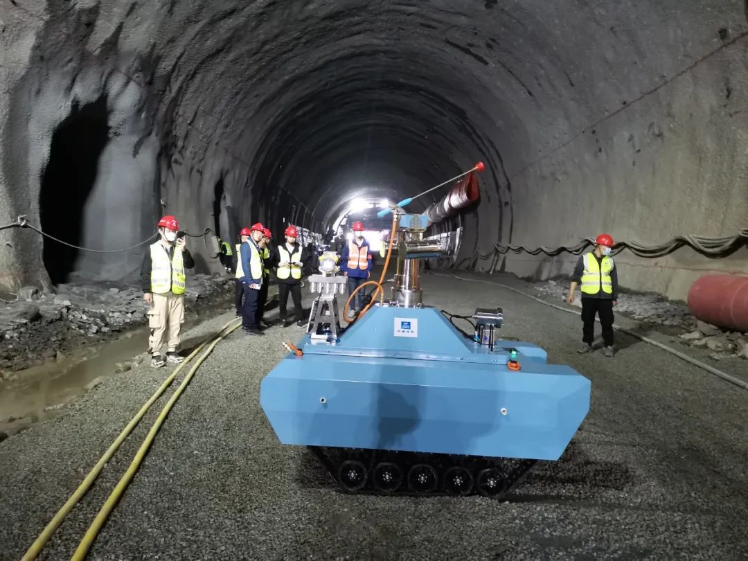 电子科大荷福研究院等研发的机器人，助力中国“超级工程”更安全！