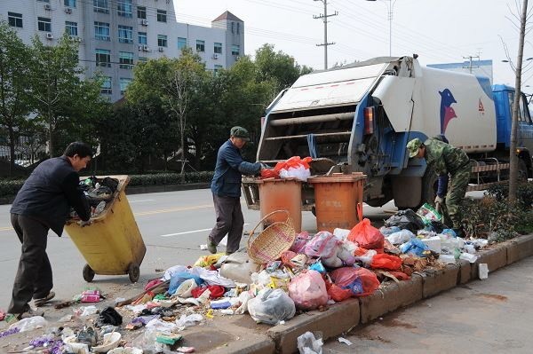 1992年山西工人捡到亮晶晶圆柱，一家三口离奇死亡，141人受伤害