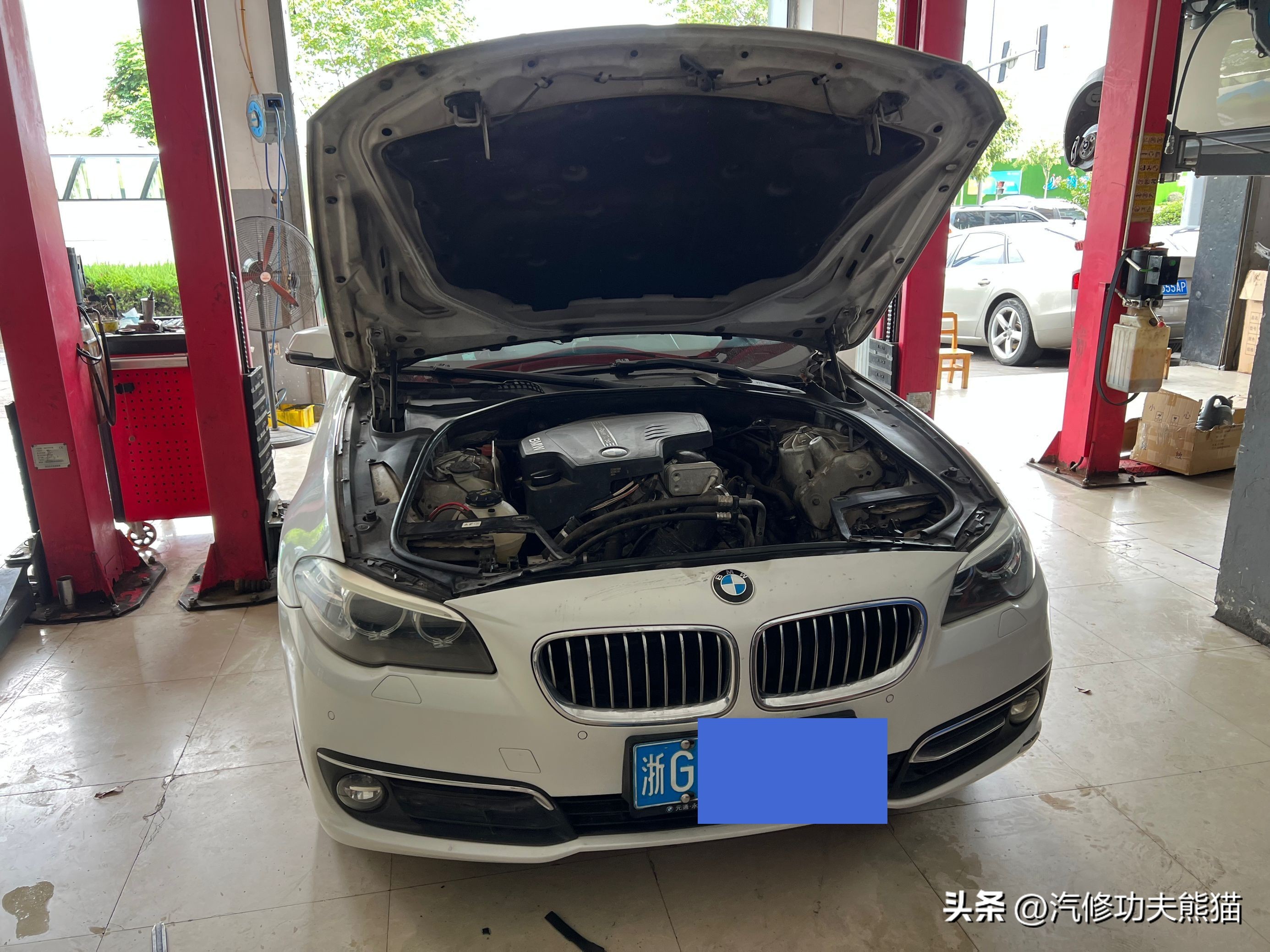 下午拖回来两台2012年的宝马和奥迪A8L，告诉你们豪车怎么省钱修