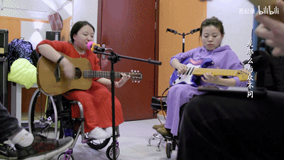 “我爱摇滚，我有病。”