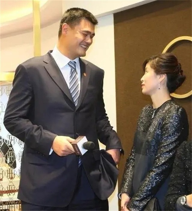 他老婆叶莉这么说(姚明和妻子叶莉的爱情故事)