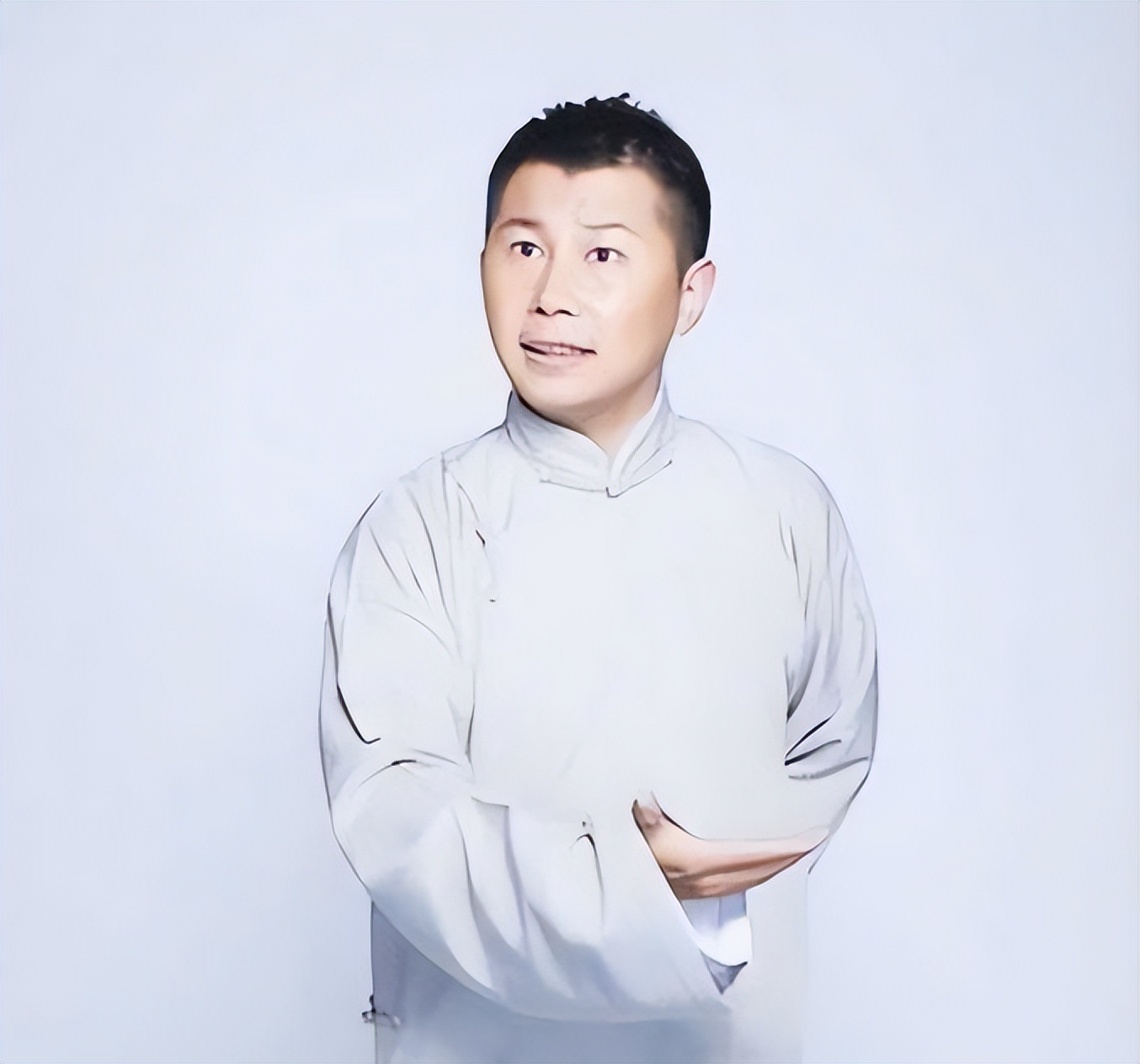 而德云社粉丝则管何云伟叫"何伟",管曹云金叫"曹金".