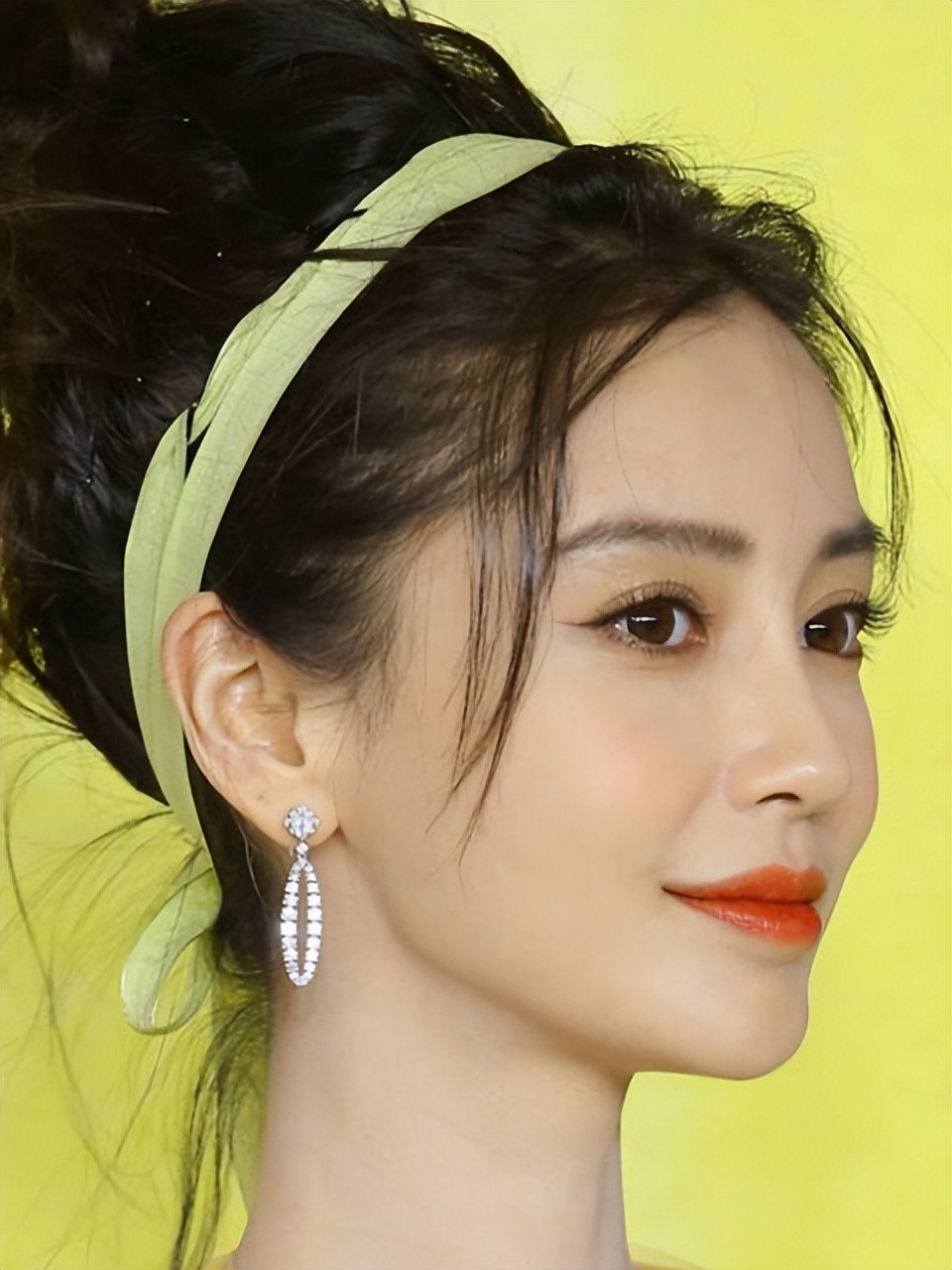 Angelababy十年容貌对比,五官精致不显老态,力破整容传闻