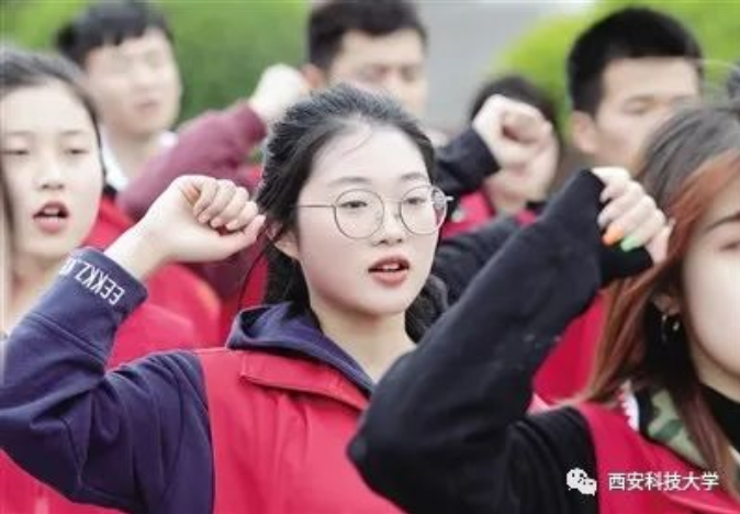 地铁双线直达，毗邻5A景区！陕西这所高颜值大学，“校花”云集