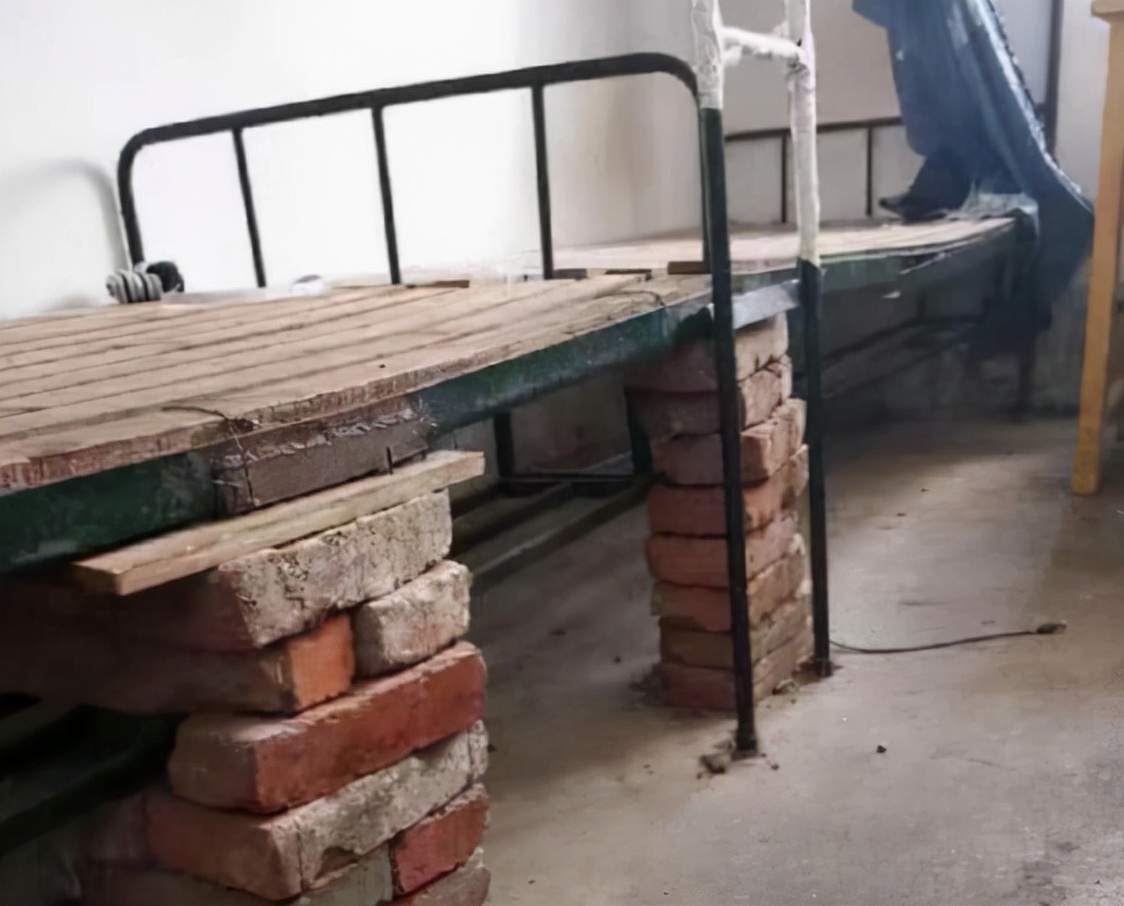 要不是亲眼所见，实在不敢相信大学里还有这样的宿舍？真有人住吗