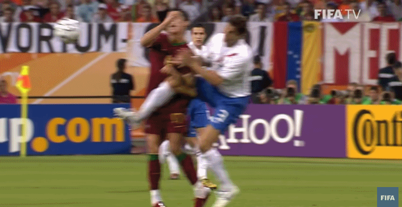 06世界杯荷兰对葡萄牙全场视频（世界杯史上最疯狂的比赛，荷兰葡萄牙上演全武行！C罗被踢哭退场）