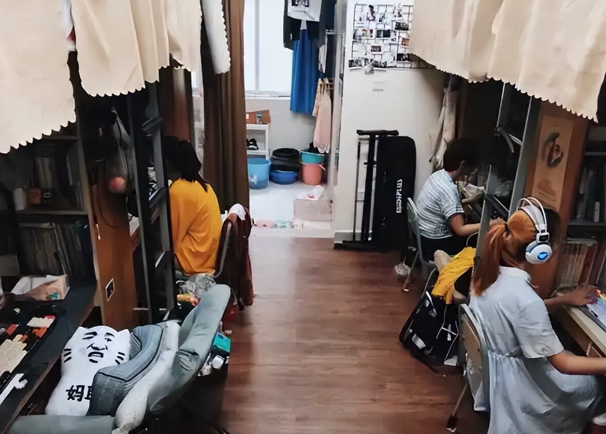 为了“迎接新生”，各大学晒出研究生宿舍环境图，网友：不如不晒