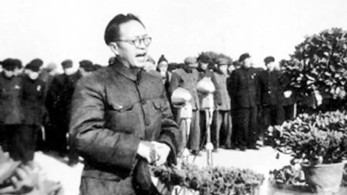 1952年，黄克诚大将的岳父被判处枪决，他为何选择“见死不救”？