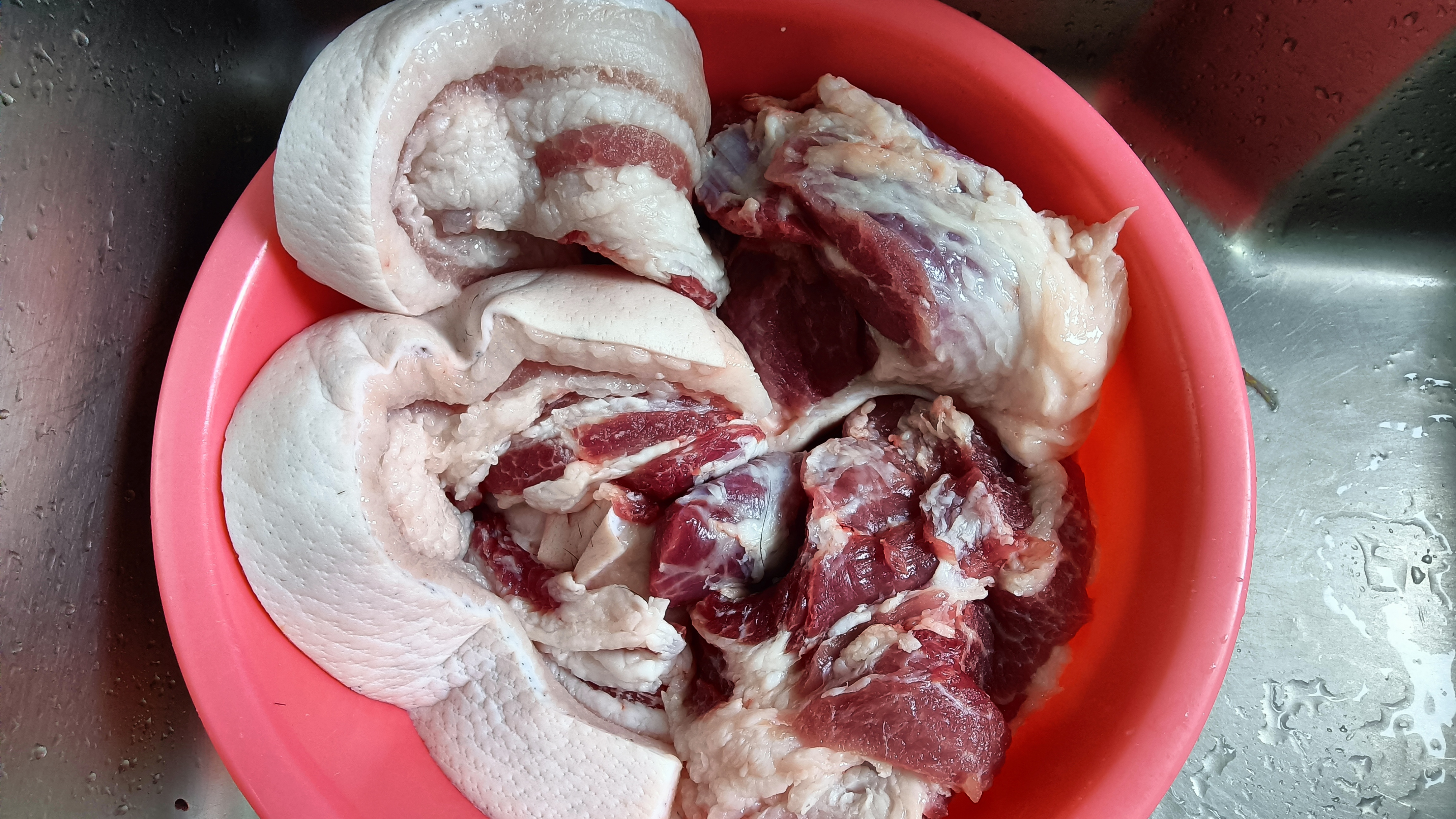 看看?？谑袌鲷~和肉的價格