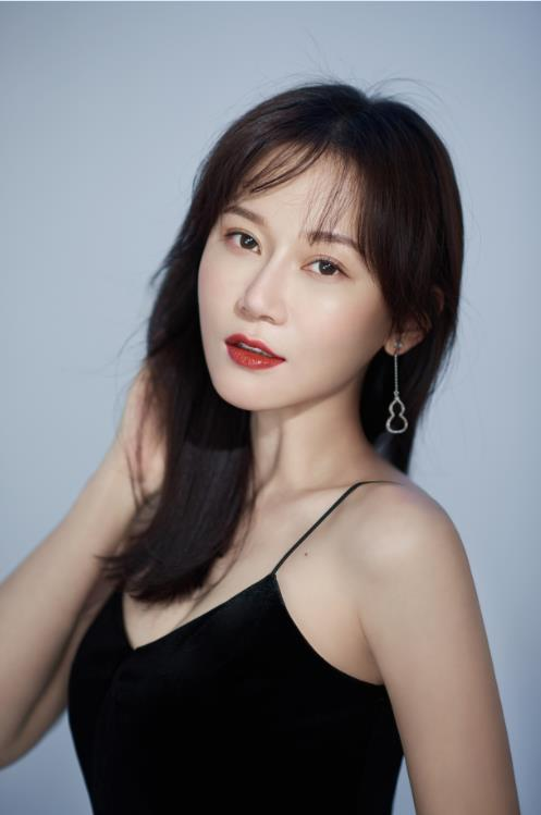 29岁的广州演员何雨桐:不想取代韩师奶,只想做观众喜欢的伍姑娘