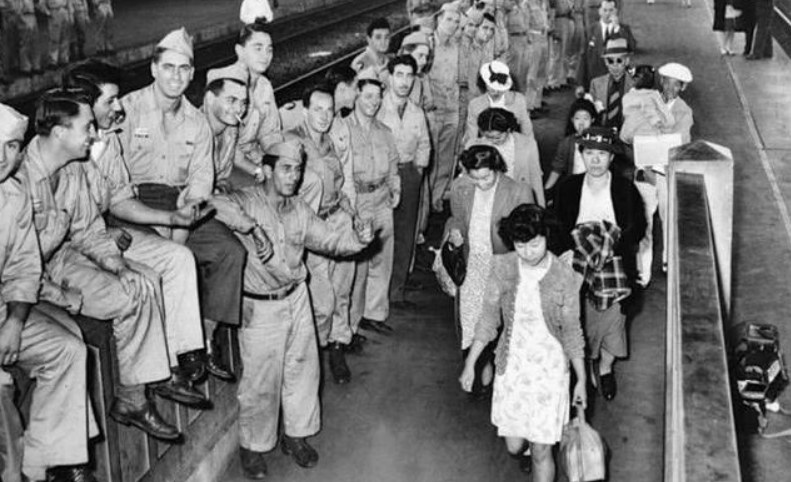 日本烟花女子74岁高龄仍站街，60年不间断拉客，却备受日本人尊重