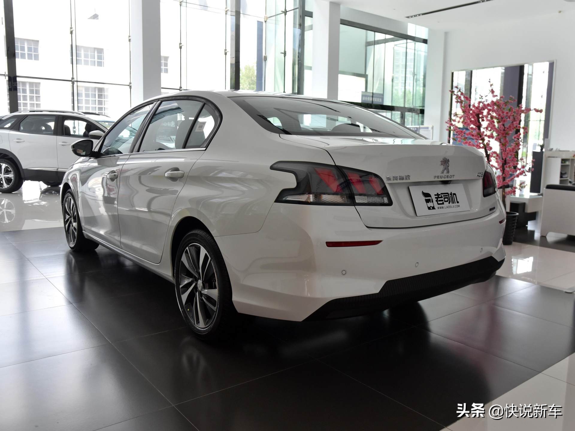 综合油耗5.8L/100km，动力强金，小资选择，实拍标致408