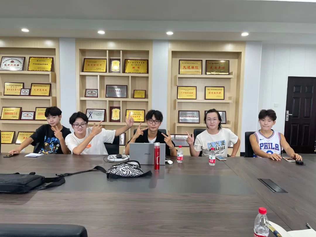 深圳电竞馆招聘(大一新生，凭什么能去天美电竞实习)