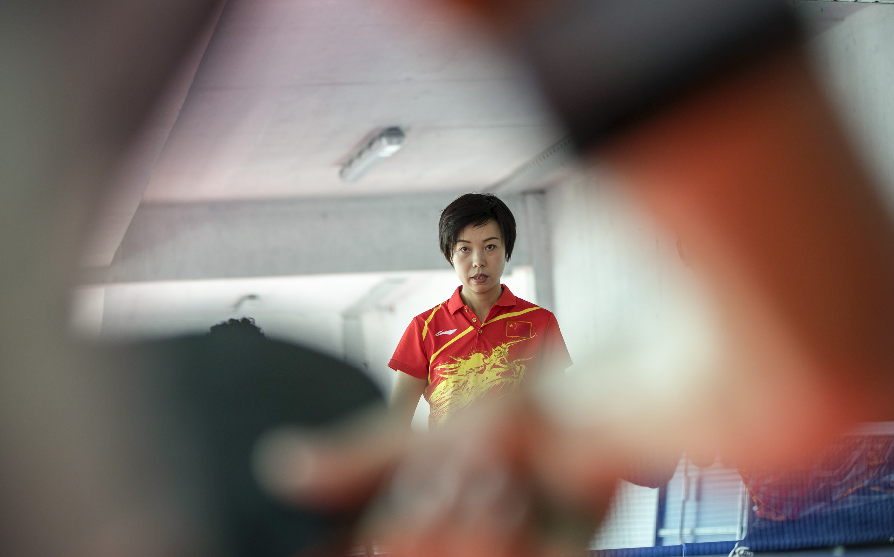 张怡宁:28岁嫁48岁富商,600万的迈巴赫做婚车,开劳斯莱斯买菜