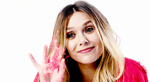 “绯红女巫”伊丽莎白奥尔森的魅力，可不止暴打奇异博士和光照会